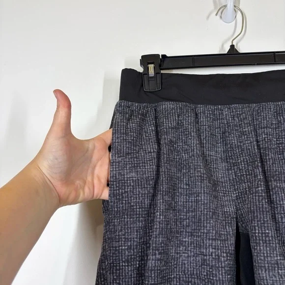 Lululemon T.H.E. Short Linerless 11" Size Small - Picture 6 of 10